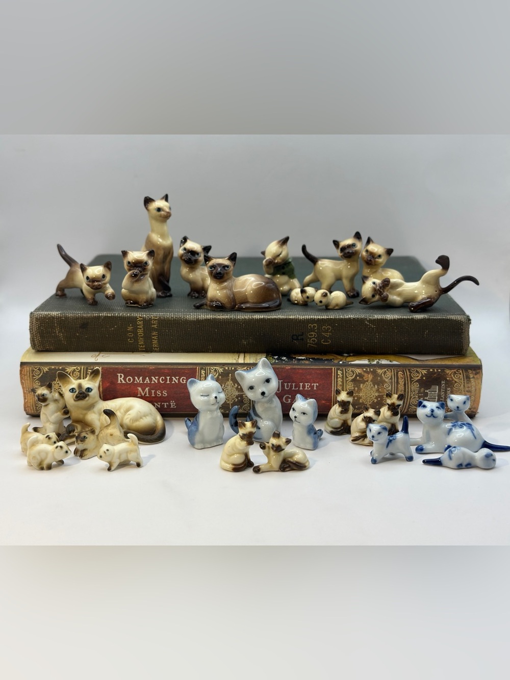LARGE LOT Hagen Renaker, Shiken, Delft, Bone China Cat Figurine Collection